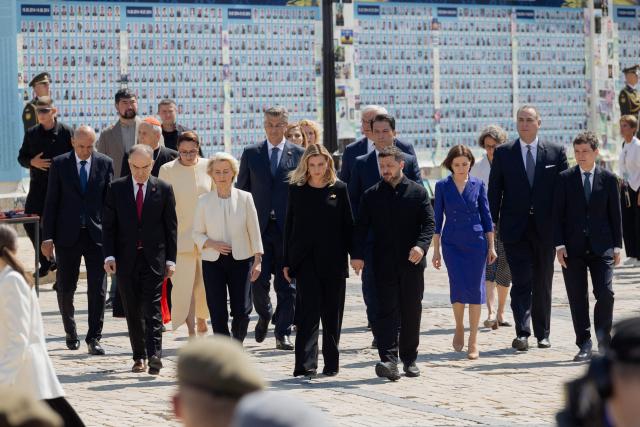 Ukraine's President Volodymyr Zelensky (C-R) and his wife Olena Zelenska (C) arrive flanked by European Commission President Ursula von der Leyen (C-L) to mark the Day of Ukrainian Statehood in Kyiv on July 15, 2026, amid the Russian invasion of Ukraine. (Photo by Tetiana DZHAFAROVA / AFP)