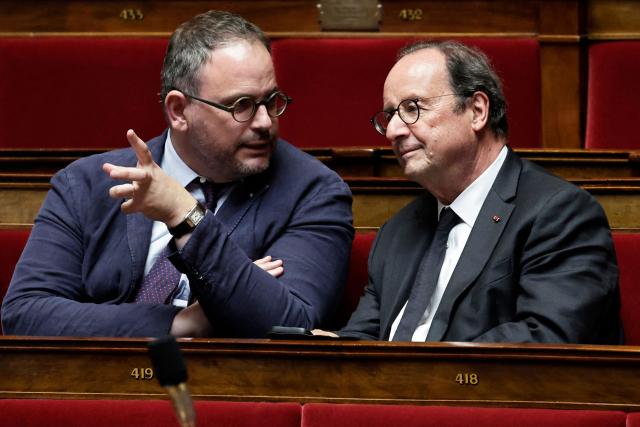 Socialistes et Apparentes' MP Aurelien Rousseau (L) and Socialistes et Apparentes' MP Francois Hollande attend the voting session on the assisted dying bill at the National Assembly, France's lower house of parliament in Paris on July 15, 2026. France is set to move closer to joining the ranks of countries that guarantee the right to assisted dying, after the long journey to adoption of a controversial bill. (Photo by STEPHANE DE SAKUTIN / AFP)