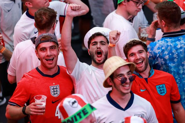 England supporters cheer as they wait for the start of a live broadcast of the 2026 World Cup semifinal football match between England and Argentina, at Boxpark Wembley in London on July 15, 2026. (Photo by Brook Mitchell / AFP)