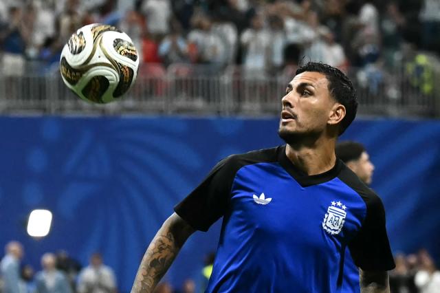 Argentina's forward #09 Julian Alvarez warms up ahead of the 2026 World Cup football tournament semi-final match between England and Argentina at the Atlanta Stadium in Atlanta on July 15, 2026.  (Photo by Paul ELLIS / AFP)