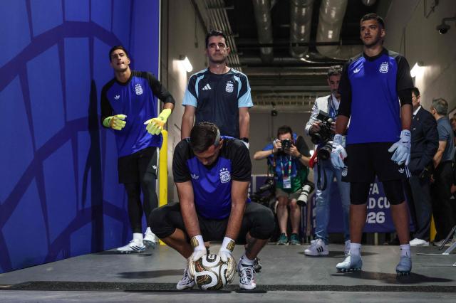 Argentina's goalkeeper #01 Juan Musso, Argentina's goalkeeper #23 Emiliano Martinez and Argentina's goalkeeper #12 Geronimo Rulli prepare to enter the pitch for the warm-up ahead of the 2026 World Cup football tournament semi-final match between England and Argentina at the Atlanta Stadium in Atlanta on July 15, 2026.  (Photo by Thomas COEX / AFP)