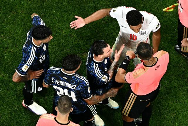 US referee Ismail Elfath speaks to Argentina's forward #10 Lionel Messi and England's midfielder #10 Jude Bellingham during the 2026 World Cup football tournament semi-final match between England and Argentina at the Atlanta Stadium in Atlanta on July 15, 2026.  (Photo by Jewel SAMAD / AFP)