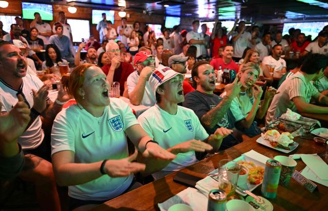 England fans react as they watch the 2026 World Cup semi-final match between England and Argentina at the Underground Pub & Grill in Hermosa Beach, California on July 15, 2026. (Photo by Patrick T. Fallon / AFP)