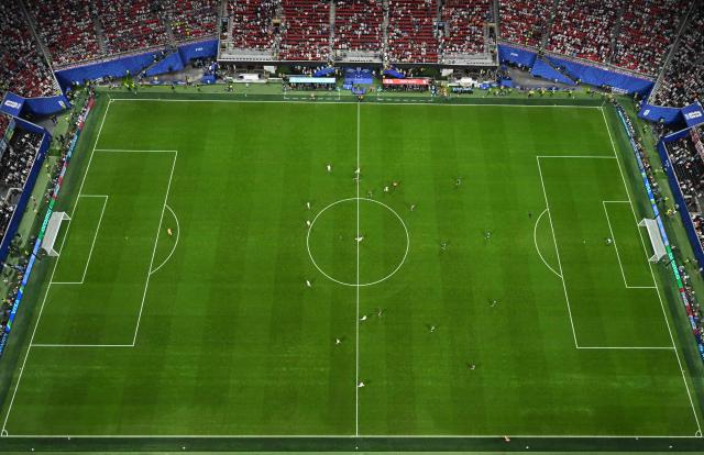 A general view of the pitch is seen during the start of the second half of the 2026 World Cup football tournament semi-final match between England and Argentina at the Atlanta Stadium in Atlanta on July 15, 2026.  (Photo by Jewel SAMAD / AFP)