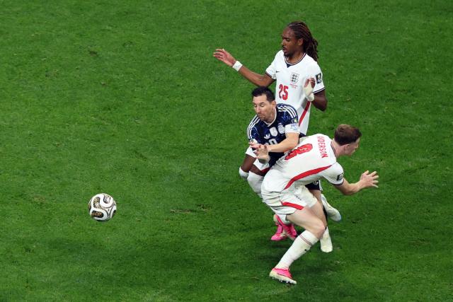 Argentina's forward #10 Lionel Messi fights for the ball with England's defender #25 Djed Spence and England's midfielder #08 Elliot Anderson during the 2026 World Cup football tournament semi-final match between England and Argentina at the Atlanta Stadium in Atlanta on July 15, 2026.  (Photo by PATRICIA DE MELO MOREIRA / AFP)