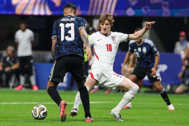 England's forward #18 Anthony Gordon and Argentina's defender #13 Cristian Romero fight for the ball during the 2026 World Cup football tournament semi-final match between England and Argentina at the Atlanta Stadium in Atlanta on July 15, 2026.  (Photo by Odd ANDERSEN / AFP)