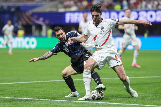 Argentina's forward #10 Lionel Messi and England's midfielder #04 Declan Rice fight for the ball during the 2026 World Cup football tournament semi-final match between England and Argentina at the Atlanta Stadium in Atlanta on July 15, 2026.  (Photo by Thomas COEX / AFP)
