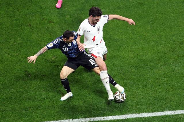 Argentina's forward #10 Lionel Messi and England's midfielder #04 Declan Rice fight for the ball during the 2026 World Cup football tournament semi-final match between England and Argentina at the Atlanta Stadium in Atlanta on July 15, 2026.  (Photo by PATRICIA DE MELO MOREIRA / AFP)