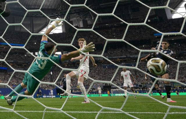 England's forward #18 Anthony Gordon scores his team's first goal past Argentina's goalkeeper #23 Emiliano Martinez during the 2026 World Cup football tournament semi-final match between England and Argentina at the Atlanta Stadium in Atlanta on July 15, 2026.  (Photo by JUAN MABROMATA / AFP)