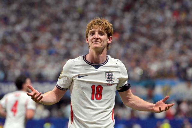 England's forward #18 Anthony Gordon celebrates after scoring England's first goal during the 2026 World Cup football tournament semi-final match between England and Argentina at the Atlanta Stadium in Atlanta on July 15, 2026.  (Photo by JUAN MABROMATA / AFP)