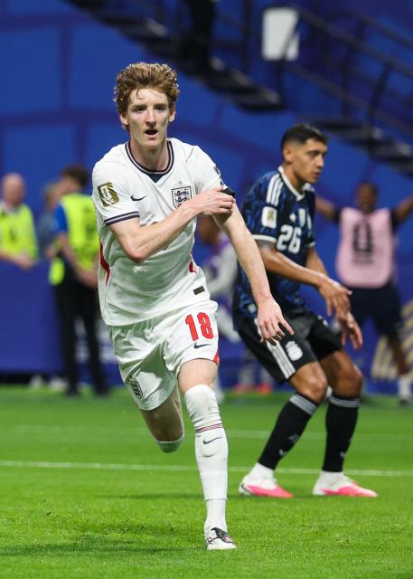 England's forward #18 Anthony Gordon celebrates scoring his team's first goal during the 2026 World Cup football tournament semi-final match between England and Argentina at the Atlanta Stadium in Atlanta on July 15, 2026.  (Photo by Odd ANDERSEN / AFP)