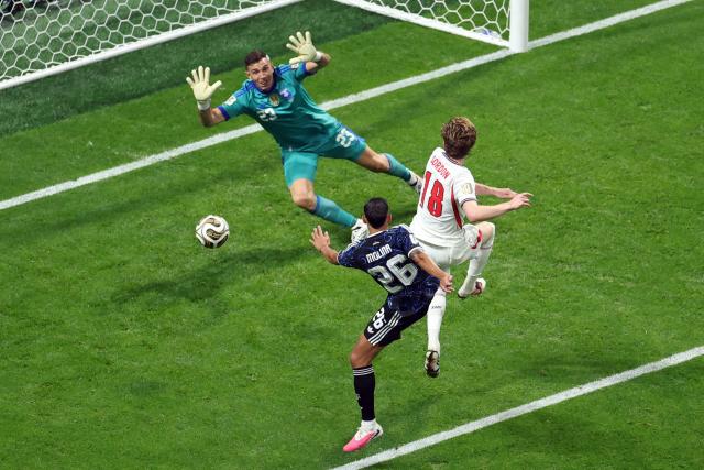 England's forward #18 Anthony Gordon scores his team's first goal past Argentina's goalkeeper #23 Emiliano Martinez during the 2026 World Cup football tournament semi-final match between England and Argentina at the Atlanta Stadium in Atlanta on July 15, 2026.  (Photo by PATRICIA DE MELO MOREIRA / AFP)