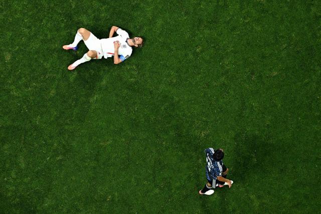England's forward #09 Harry Kane lies on the pitch during the 2026 World Cup football tournament semi-final match between England and Argentina at the Atlanta Stadium in Atlanta on July 15, 2026.  (Photo by Jewel SAMAD / AFP)