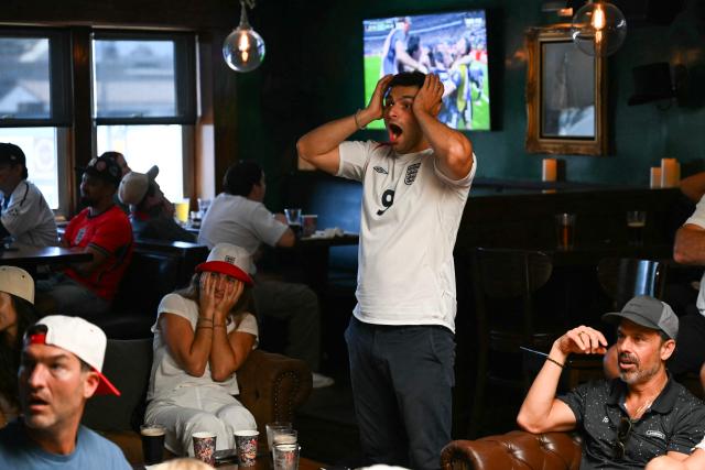 An England fan reacts after Argentina scored their second goal in the 2026 World Cup semi-final match between England and Argentina at the Underground Pub & Grill in Hermosa Beach, California, on July 15, 2026. (Photo by Patrick T. Fallon / AFP)