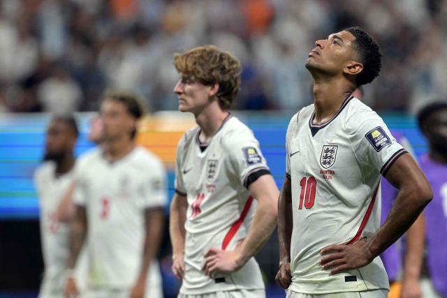 England's midfielder #10 Jude Bellingham (R) and England's forward #18 Anthony Gordon (C) react to their team's defeat at the end of the 2026 World Cup football tournament semi-final match between England and Argentina at the Atlanta Stadium in Atlanta on July 15, 2026.  (Photo by JUAN MABROMATA / AFP)