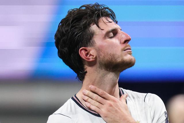 England's midfielder #04 Declan Rice reacts after losing the 2026 World Cup football tournament semi-final match between England and Argentina at the Atlanta Stadium in Atlanta on July 15, 2026.  (Photo by Odd ANDERSEN / AFP)