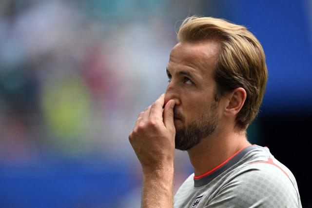 England's forward #09 Harry Kane gestures as he warms up ahead of the 2026 World Cup football tournament third-place match between France and England at the Miami Stadium in Miami on July 18, 2026.  (Photo by ROBERTO SCHMIDT / AFP)