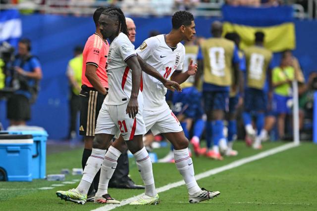 England's midfielder #21 Eberechi Eze leaves the pitch after being substituted by midfielder #10 Jude Bellingham during the 2026 World Cup football tournament third-place match between France and England at the Miami Stadium in Miami on July 18, 2026.  (Photo by ROBERTO SCHMIDT / AFP)