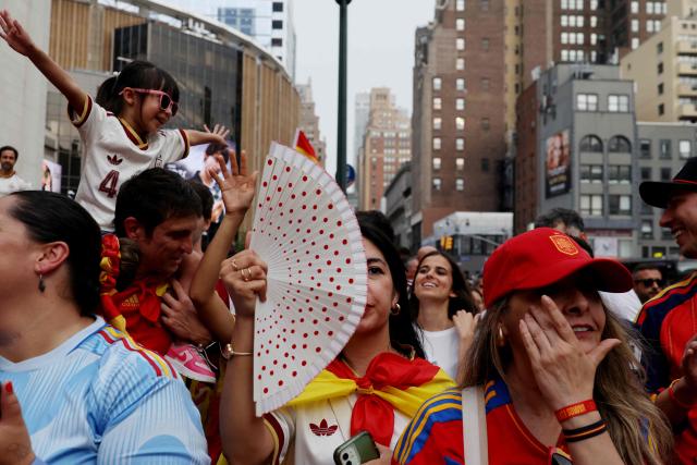 Spanish fans gather at the Madison Square Garden in New York on July 18, 2026, on the eve of the 2026 World Cup football tournament final between Spain and Argentina. (Photo by PATRICIA DE MELO MOREIRA / AFP)