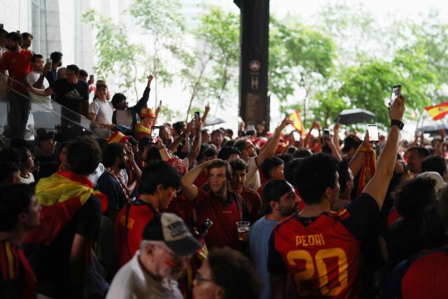 Spanish fans gather at the Madison Square Garden in New York on July 18, 2026, on the eve of the 2026 World Cup football tournament final between Spain and Argentina. (Photo by PATRICIA DE MELO MOREIRA / AFP)