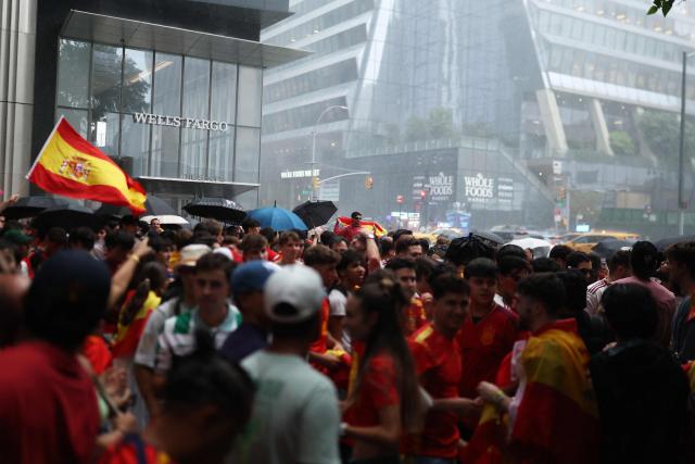 Spanish fans gather at the Madison Square Garden in New York on July 18, 2026, on the eve of the 2026 World Cup football tournament final between Spain and Argentina. (Photo by PATRICIA DE MELO MOREIRA / AFP)