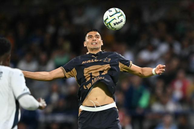 Pumas' forward #09 Guillermo Martinez controls the ball during the Liga MX Apertura football match between Pumas and Pachuca at Olimpico Universitario stadium in Mexico City on July 18, 2026. (Photo by CARL DE SOUZA / AFP)