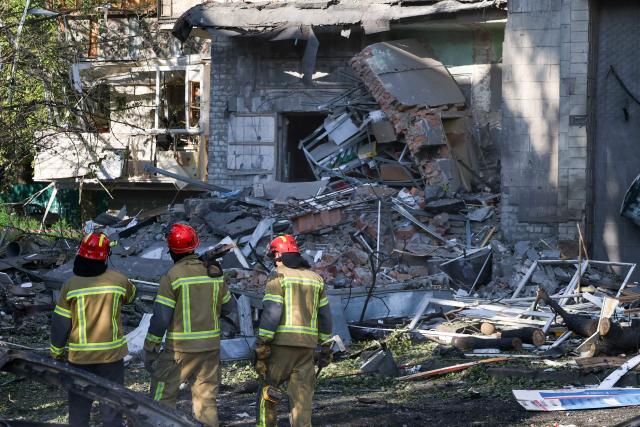 Rescuers walk past a residential building damaged after a Russian missile strikes in Kyiv on July 19, 2026, amid the Russian invasion of Ukraine. Russian missiles rocked Ukraine's capital overnight, damaging residential buildings and wounding at least two people a day after Kyiv launched a wave of drone strikes deep into Russian territory. (Photo by Serhii Okunev / AFP)