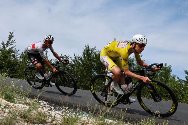 UAE Team Emirates - XRG's Slovenian rider Tadej Pogacar wearing the overall leader's yellow jersey and UAE Team Emirates - XRG's Mexican rider Isaac Del Toro cycle in the descent of the Col de la Croisette during the 15th stage of the 113th edition of the Tour de France cycling race, 183,9 km between Champagnole and Plateau de Solaison in the Jura mountains, on July 19, 2026. (Photo by Anne-Christine POUJOULAT / AFP)