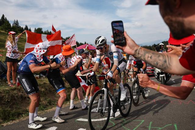 Decathlon CMA CGM Team's French rider Paul Seixas wearing the best young rider's white jersey in the final ascent of the 15th stage of the 113th edition of the Tour de France cycling race, 183,9 km between Champagnole and Plateau de Solaison in the Jura mountains, on July 19, 2026. (Photo by Anne-Christine POUJOULAT / AFP)