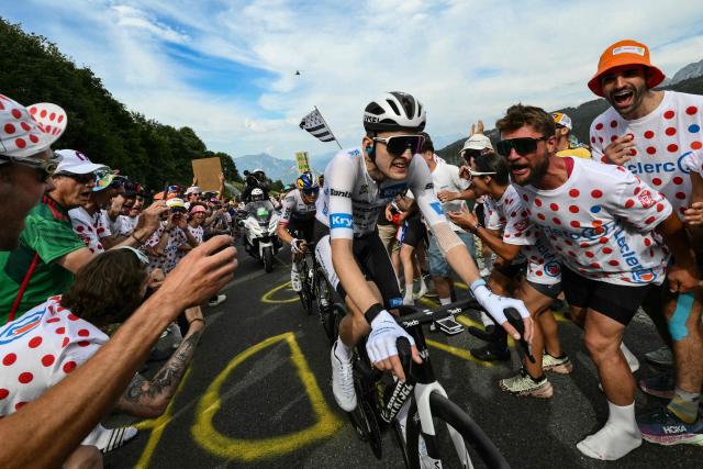 Decathlon CMA CGM Team's French rider Paul Seixas cycles in the final ascent of the 15th stage of the 113th edition of the Tour de France cycling race, 183,9 km between Champagnole and Plateau de Solaison in the Jura mountains, on July 19, 2026. (Photo by Jeff PACHOUD / AFP)