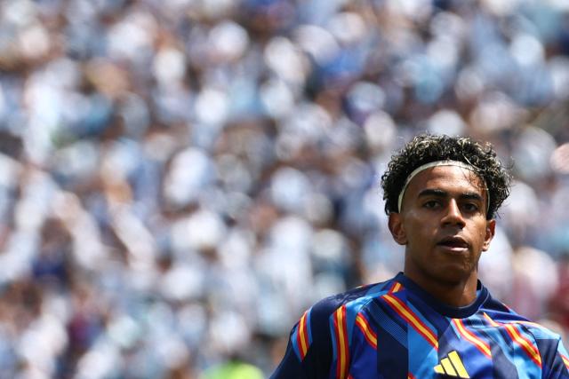 Spain's forward #19 Lamine Yamal warms up ahead of the 2026 World Cup football tournament final match between Spain and Argentina at the New York/New Jersey Stadium in East Rutherford on July 19, 2026.  (Photo by FRANCK FIFE / AFP)