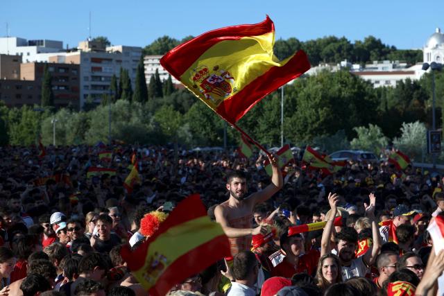 Spain's supporters cheer prior the 2026 World Cup final match between Spain and Argentina in 'Madrid Rio' fan zone in Madrid, on July 19, 2026. (Photo by Pierre-Philippe MARCOU / AFP)