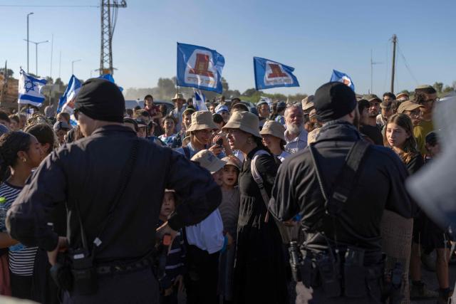 Israeli right-wing activists gather on the border with the Gaza Strip as they attempt to cross over into the embattled territory on July 19, 2026. A ceasefire remains in place between Israel and Palestinian militant group Hamas, but it has not halted violence in Gaza, and efforts to secure a lasting agreement to end the war have stalled (Photo by ilia YEFIMOVICH / AFP)