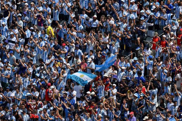Argentina fans cheer for their team prior to the 2026 World Cup football tournament final match between Spain and Argentina at the New York/New Jersey Stadium in East Rutherford on July 19, 2026.  (Photo by ANGELA WEISS / AFP)