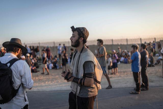 Israeli right-wing activists gather on the border with the Gaza Strip as they attempt to cross over into the embattled territory on July 19, 2026. A ceasefire remains in place between Israel and Palestinian militant group Hamas, but it has not halted violence in Gaza, and efforts to secure a lasting agreement to end the war have stalled (Photo by ilia YEFIMOVICH / AFP)