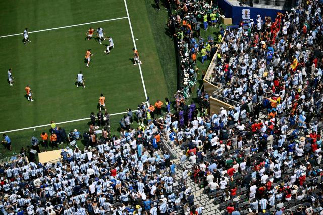 Argentina's players war up ahead of the 2026 World Cup football tournament final match between Spain and Argentina at the New York/New Jersey Stadium in East Rutherford on July 19, 2026.  (Photo by MAURO PIMENTEL / AFP)