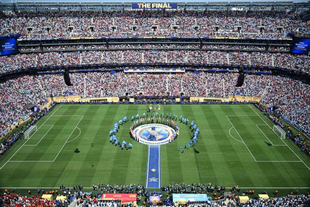US singer Nicole Scherzinger, British singer-Songwriter Robbie Williams and Italian singer Laura Pausini perform the FIFA anthem 'Desire' during the closing ceremony of the 2026 World Cup football tournament final match between Spain and Argentina at the New York/New Jersey Stadium in East Rutherford on July 19, 2026.  (Photo by MAURO PIMENTEL / AFP)