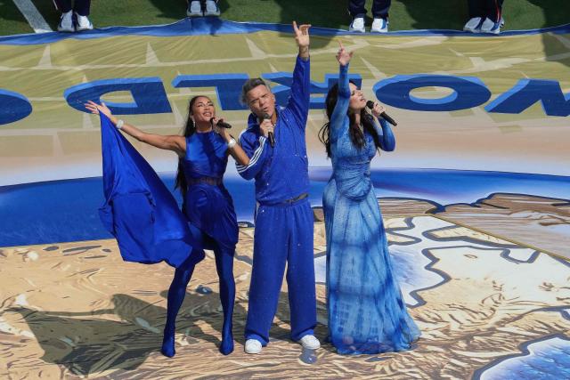 US singer Nicole Scherzinger, British singer-Songwriter Robbie Williams and Italian singer Laura Pausini perform the FIFA anthem 'Desire' during the closing ceremony of the 2026 World Cup football tournament final match between Spain and Argentina at the New York/New Jersey Stadium in East Rutherford on July 19, 2026.  (Photo by TIMOTHY A. CLARY / AFP)