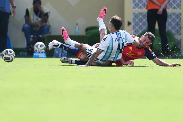 Argentina's defender #04 Gonzalo Montiel and Spain's defender #14 Aymeric Laporte fall on the ground during the 2026 World Cup football tournament final match between Spain and Argentina at the New York/New Jersey Stadium in East Rutherford on July 19, 2026.  (Photo by PATRICIA DE MELO MOREIRA / AFP)