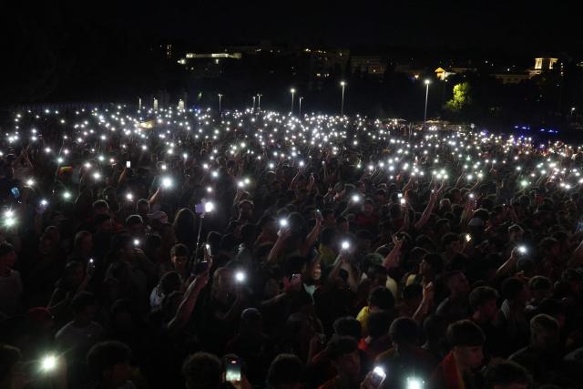 Spain's supporters turn on their phone flashlight as they watch the 2026 World Cup final match between Spain and Argentina in 'Madrid Rio' fan zone in Madrid, on July 19, 2026. (Photo by Pierre-Philippe MARCOU / AFP)
