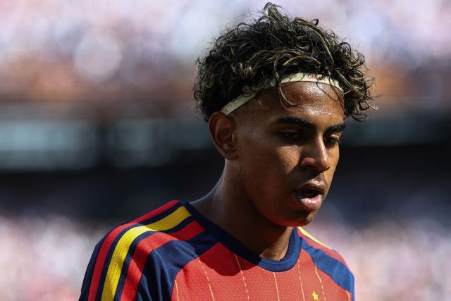 Spain's forward #19 Lamine Yamal reacts during the 2026 World Cup football tournament final match between Spain and Argentina at the New York/New Jersey Stadium in East Rutherford on July 19, 2026.  (Photo by FRANCK FIFE / AFP)