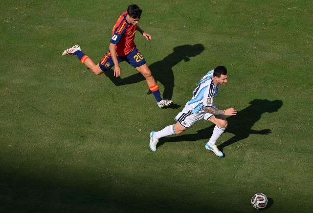 Argentina's forward #10 Lionel Messi (R) and Spain's midfielder #20 Pedri fight for the ball during the 2026 World Cup football tournament final match between Spain and Argentina at the New York/New Jersey Stadium in East Rutherford on July 19, 2026.  (Photo by ANGELA WEISS / AFP)