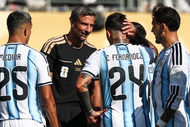 Argentina's midfielder #24 Enzo Fernandez argues with Slovenian referee Slavko Vincic during the 2026 World Cup football tournament final match between Spain and Argentina at the New York/New Jersey Stadium in East Rutherford on July 19, 2026.  (Photo by FRANCK FIFE / AFP)