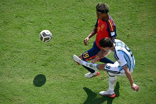 Spain's forward #19 Lamine Yamal and Argentina's forward #09 Julian Alvarez fight for the ball during the 2026 World Cup football tournament final match between Spain and Argentina at the New York/New Jersey Stadium in East Rutherford on July 19, 2026.  (Photo by Jewel SAMAD / AFP)