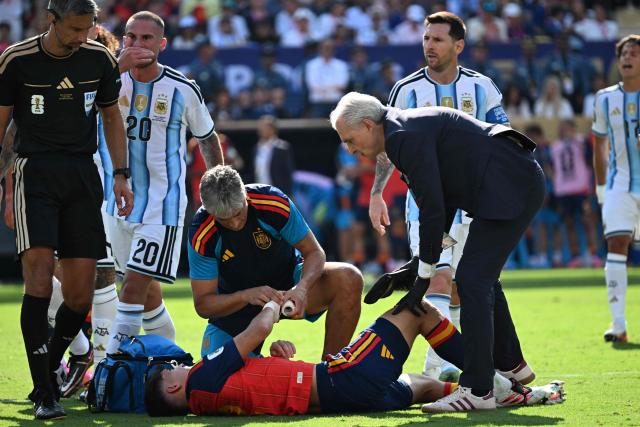 Spain's defender #22 Pau Cubarsi receives medical attention during the 2026 World Cup football tournament final match between Spain and Argentina at the New York/New Jersey Stadium in East Rutherford on July 19, 2026.  (Photo by Pedro UGARTE / AFP)