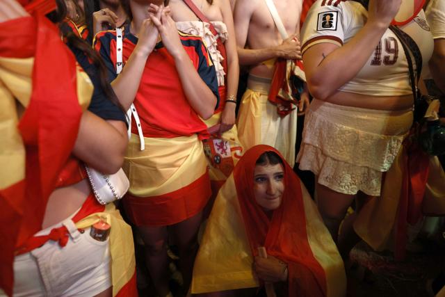 Spain's supporters react during the 2026 World Cup final match between Spain and Argentina displayed on giant screens on Colon square's in Madrid, on July 19, 2026. (Photo by Oscar DEL POZO / AFP)