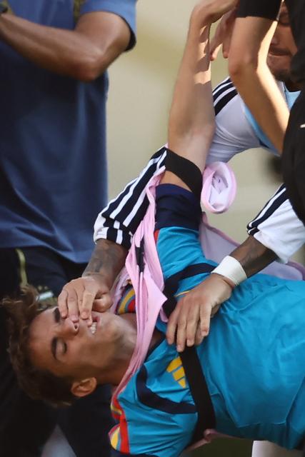 Argentina's midfielder #05 Leandro Paredes (top) clashed with Spain's midfielder #09 Gavi during the 2026 World Cup football tournament final match between Spain and Argentina at the New York/New Jersey Stadium in East Rutherford on July 19, 2026.  (Photo by CHARLY TRIBALLEAU / AFP)