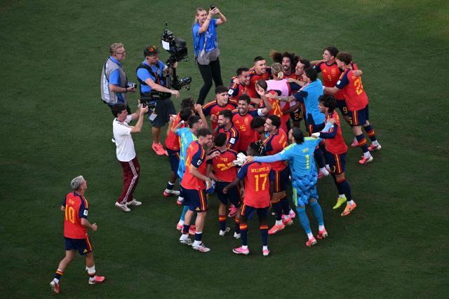 Spain's players celebrate after they won the 2026 World Cup football tournament final match between Spain and Argentina at the New York/New Jersey Stadium in East Rutherford on July 19, 2026.  (Photo by MAURO PIMENTEL / AFP)