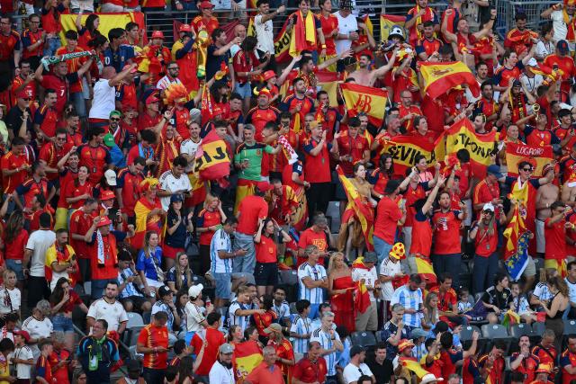 Spain fans celebrate prior to the final ceremony after the 2026 World Cup football tournament final match between Spain and Argentina at the New York/New Jersey Stadium in East Rutherford on July 19, 2026.  (Photo by ANGELA WEISS / AFP)
