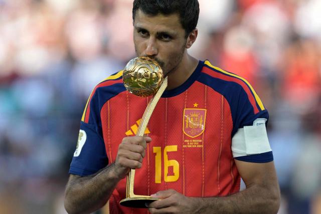 Spain's midfielder #16 Rodri kisses the Golden Ball award during the award ceremony of the 2026 World Cup football tournament final match between Spain and Argentina at the New York/New Jersey Stadium in East Rutherford on July 19, 2026.  (Photo by JUAN MABROMATA / AFP)